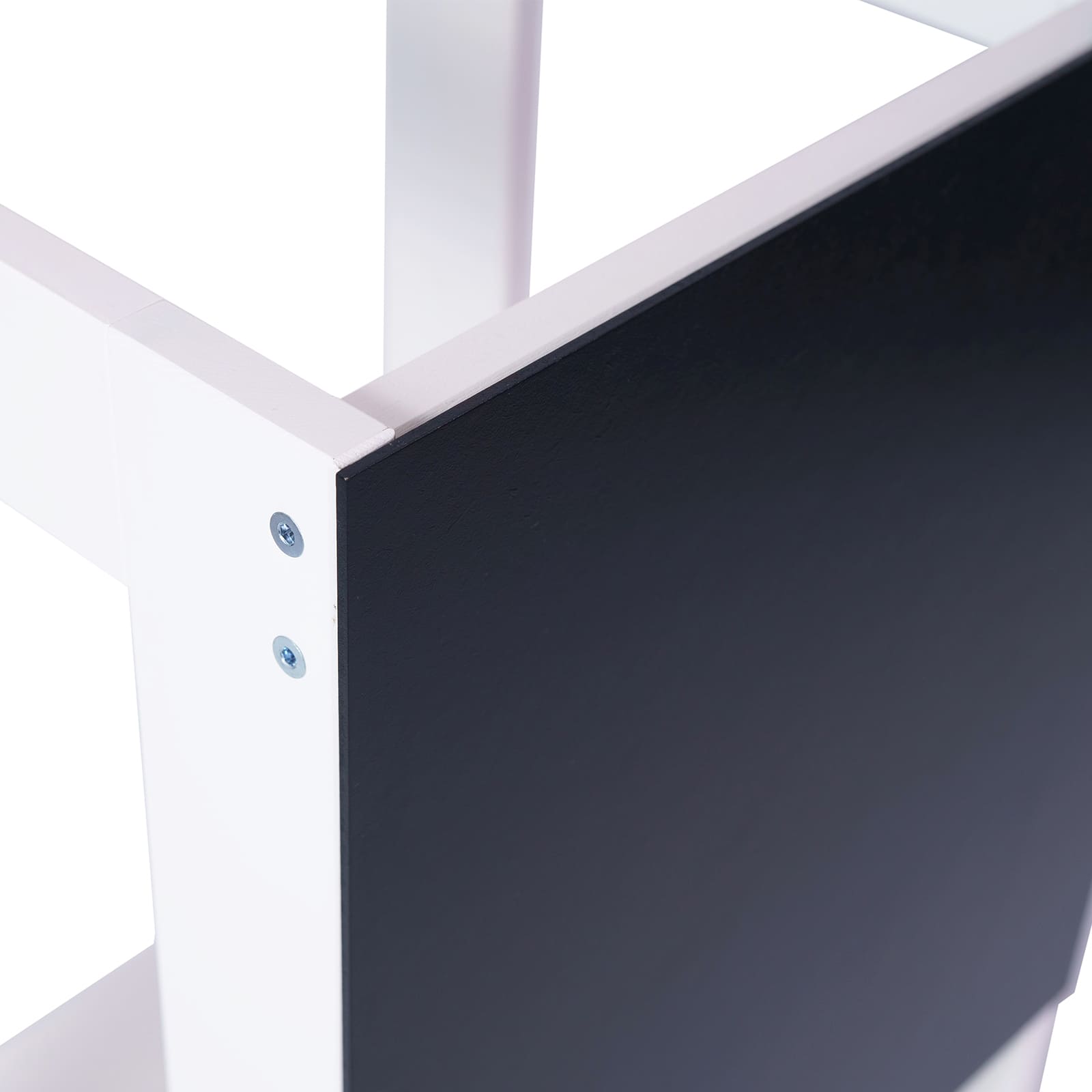 Ayudante de cocina de madera con tablero negro, blanco