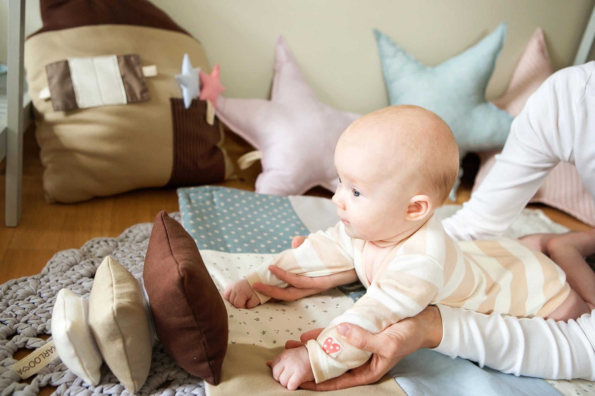 Juguete textil para bebé "Montón de almohadas" - ZuriBoo