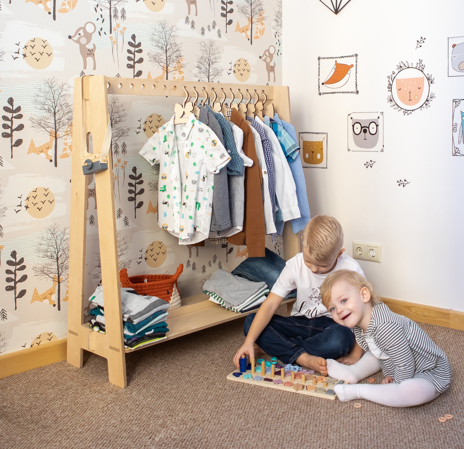 Perchero para perchas para ropa para niños pequeños ver 2 - ZuriBoo