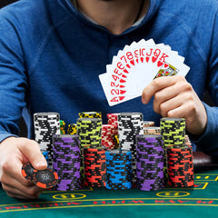 300 Piezas Fichas de Póker con Estuche de Aluminio 2 Barajas de Cartas Botones de Repartidor y Dados para Casinos Viajes y Reuniones Negro