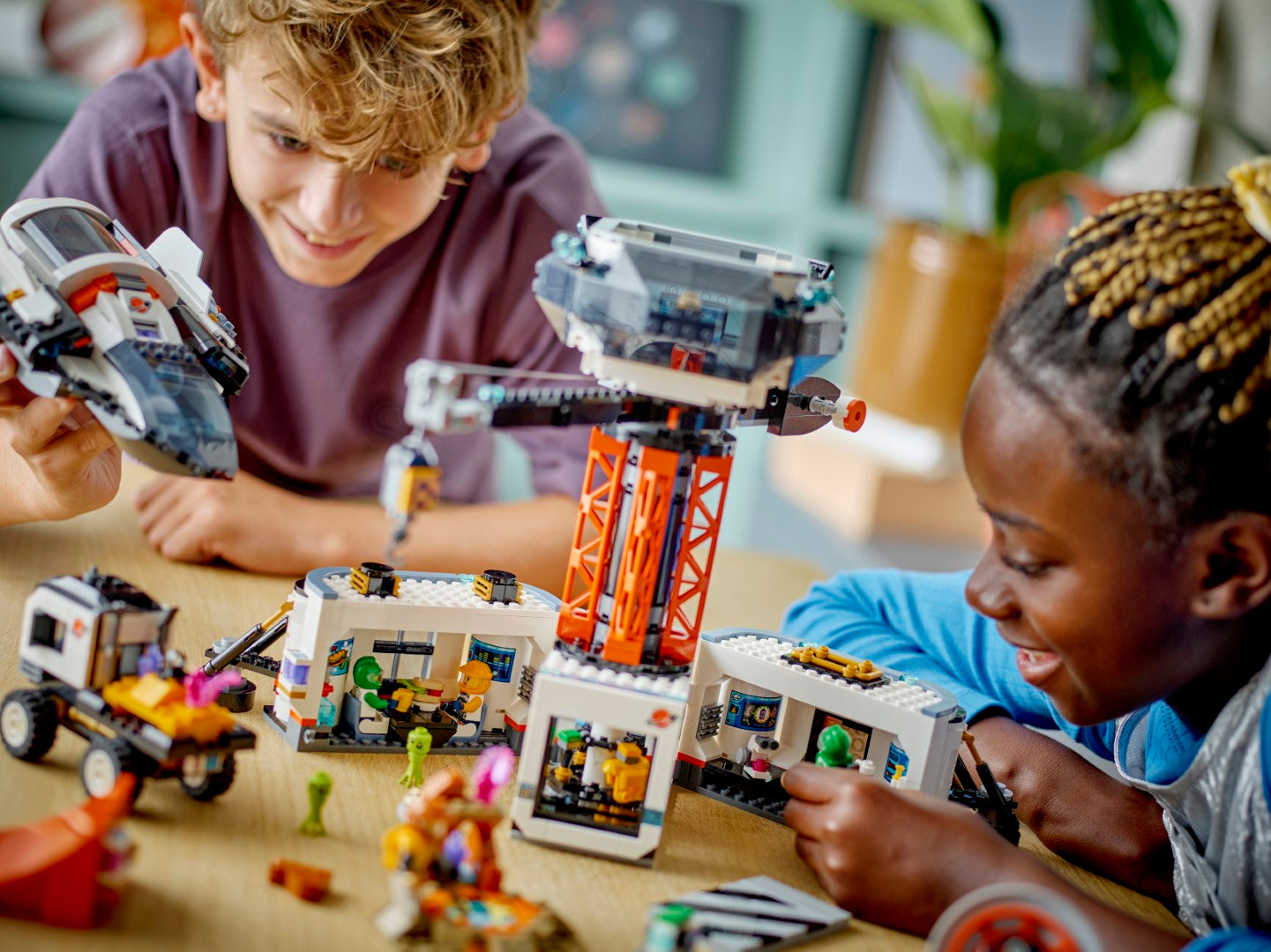 Base Espacial Y Plataforma De Lanzamiento De Cohetes De Lego City